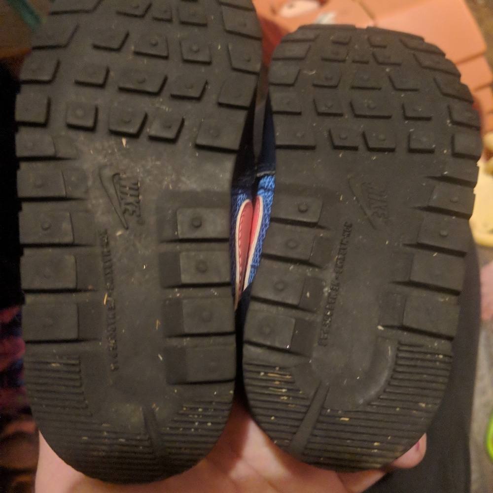 ❤️Adorable Nike shoes❤️ - Picture 2 of 6